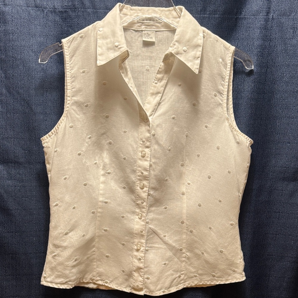 Tweeds White Sleeveless Button-Down Shirt